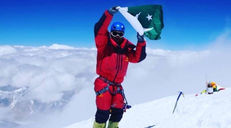  سرباز خان، شہروز کاشف کا ایک اور کارنامہ، مکالو چوٹی سر کر لی