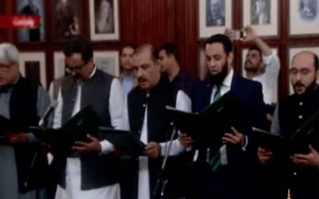 نومنتخب گورنر پنجاب نے 8 رکنی کابینہ سے حلف لے لیا