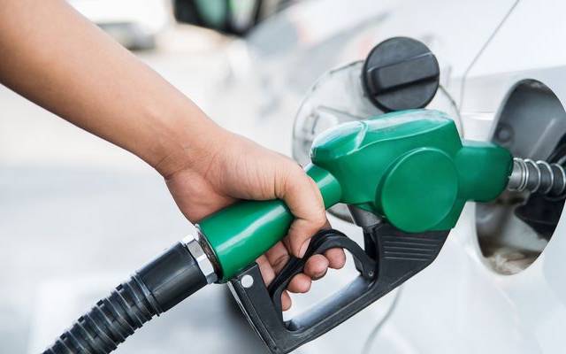 Petrolium,price,social media,citizen rush to pumps