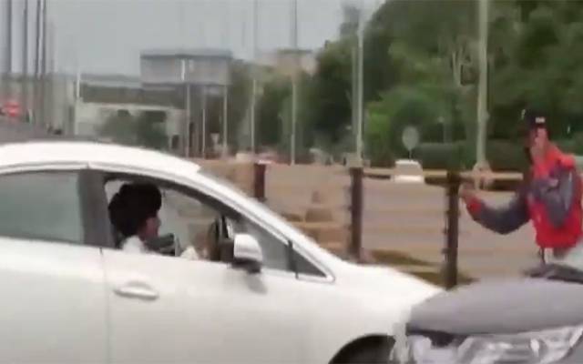 Car driver in metro track Lahore