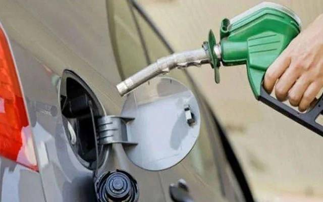 پٹرول مہنگا ہورہا ہے تو الیکٹرک گاڑیاں خریدیں،حکومت کی انوکھی منطق