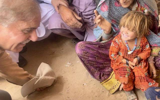 وزیر اعظم شہباز شریف نے لوگوں کے دل جیت لیے، ویڈیو وائرل