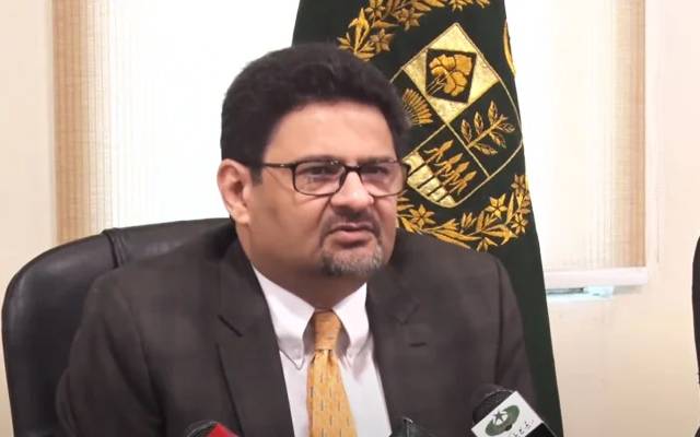 Miftah Ismail says no to subsidies on petroleum products. Miftah slams PTI chief Imran Khan for comparing Pakistan and India's economy