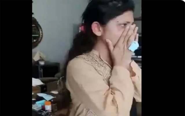 شادی سے انکار پر لڑکی کے ساتھ وحشیانہ تشدد , ویڈیو وائرل 