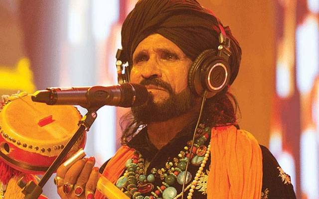 Sain Zahoor falls on stage