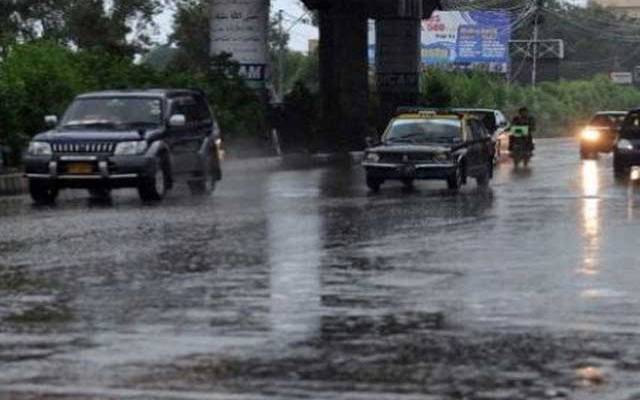 لاہور میں بادلوں کا بسیرا، موسم خوشگوار