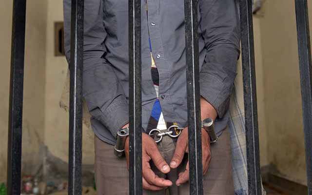 بچوں کو نازیبا ویڈیوز دکھانے والے 2 افراد گرفتار