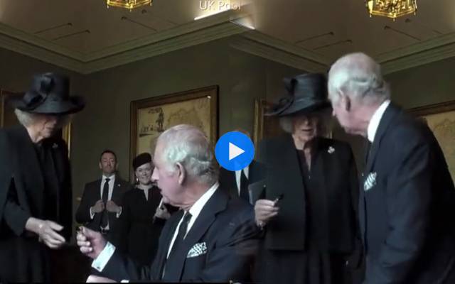 ویڈیو: کنگ چارلس پین سے انک لیک ہونے پر غصے میں آگئے