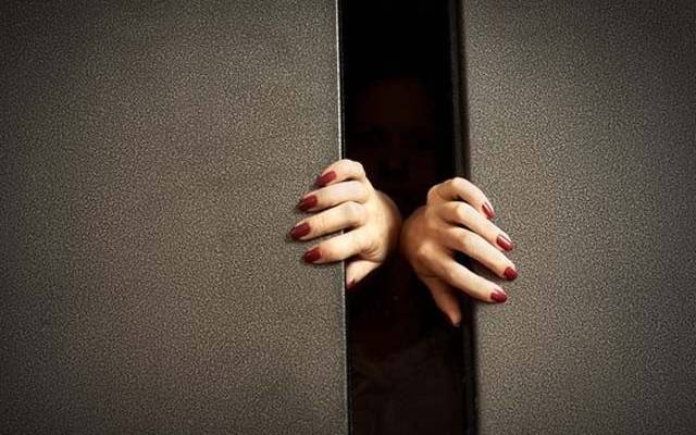 woman teacher death in school lift 