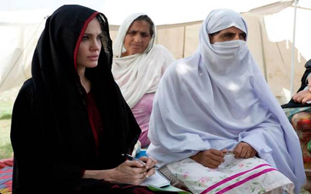 ہالی وڈ اداکارہ اور اقوام متحدہ کی خصوصی سفیر انجلینا جولی دادو پہنچ گئیں
