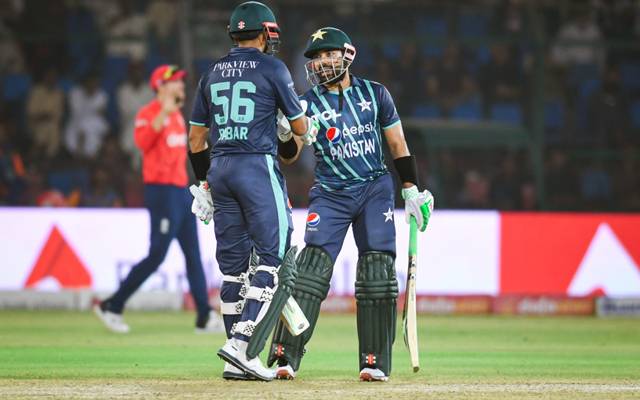 پاکستان نے انگلینڈ کو 10 وکٹوں سے شکست دے دی