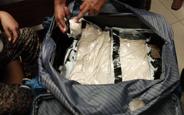  پشاور ایئر پورٹ پر کارروائی کرتے ہوئے دوحہ کے مسافر سے منشیات برآمد 