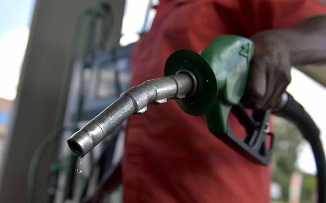 اسحاق ڈار کا پیٹرول کی قیمت میں بڑی کمی کا اعلان