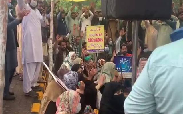 Educators postpond their protest front of Civil Secritariate