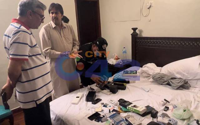 شہباز گل سے برآمد ہونے والا فون عمران خان کا نکلا