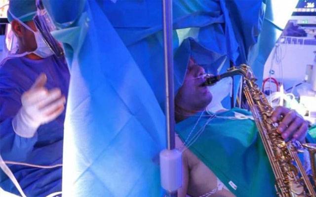 The patient continued to regurgitate during brain surgery