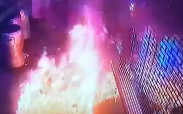 بریانی کے آرڈر میں خرابی پر شہری نےریسٹورنٹ کو ہی جلادیا