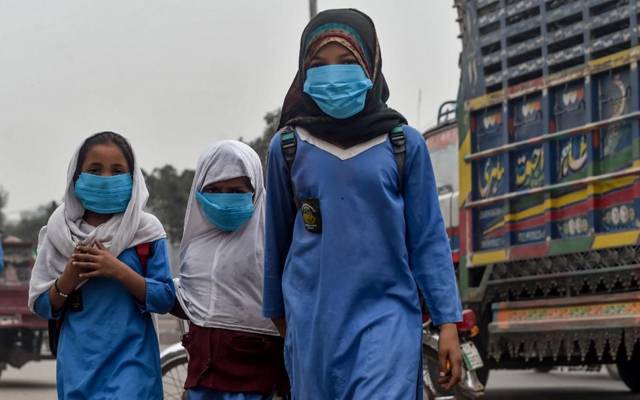 پی ٹی آئی لانگ مارچ، سکولوں میں چھٹی کا اعلان