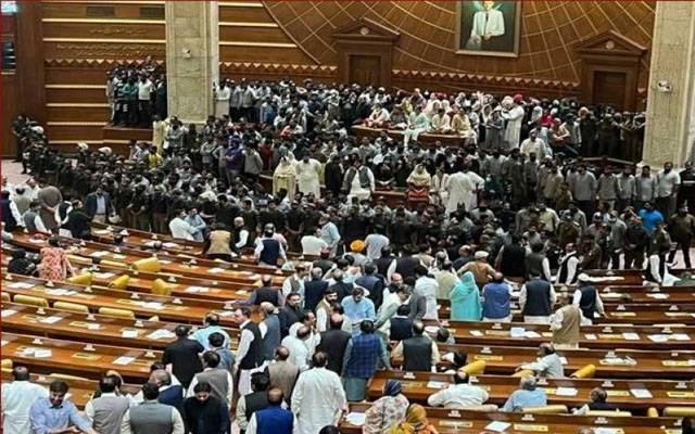 پی ٹی آئی کے مزید استعفے،حکومت نے بڑا فیصلہ کر لیا