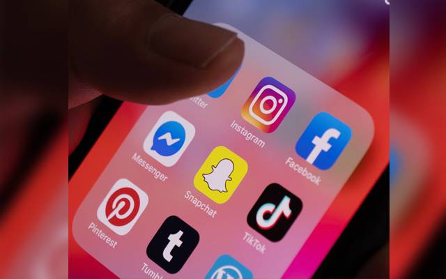 Boy purpose girl on social Media