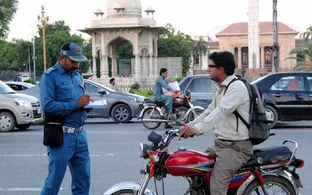 ون وے کی خلاف ورزی کرنیوالے ہوجائیں ہوشیار، اب چالان کیساتھ مقدمہ بھی ہوگا