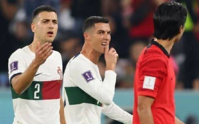 فٹبال ورلڈکپ کے دوران رونالڈو کورین پلیئر سے الجھ پڑے