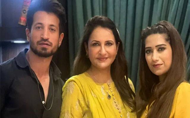 'بہو اور میرے خلاف گندی باتیں نہ کی جائیں'،صبا فیصل کا یوٹرن،معاملہ کیا؟