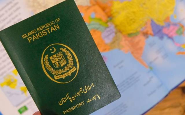 پاکستانیوں کیلئے بڑی خوشخبری، 8 ممالک میں بغیر ویزہ جانے کی اجازت