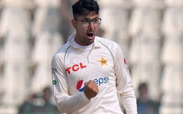 ابرار ڈیبیو ٹیسٹ میں پانچ وکٹیں لینے والے 13ویں پاکستانی بولر بن گئے