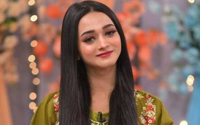 وائرل گرل عائشہ کی غیر اخلاقی ویڈیو نے سوشل میڈیا پر تہلکہ مچا دیا