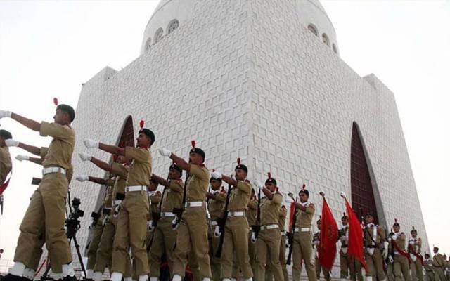 بابائے قوم کے مزار پر تعینات گارڈز کی تبدیلی کی پروقار تقریب 