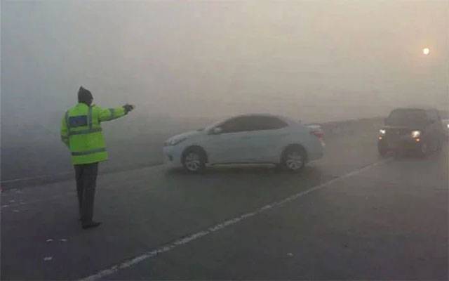 پنجاب میں شدید دھند کے باعث کئی مقامات پر موٹرویز ٹریفک کیلئے بند