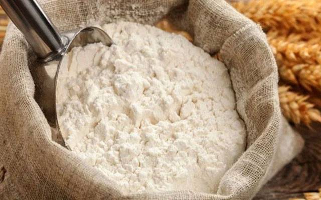 غریب کیلئے روٹی کھانا بھی مشکل، آٹا 145 روپے فی کلو ہوگیا 