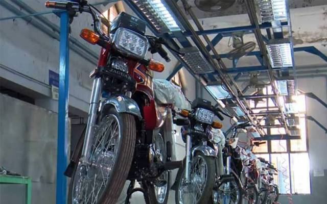 پیٹرول کی کھپت کو کم کرنے کیلئے حکومت کا اہم اقدام، موٹرسائیکلوں کی فراہمی