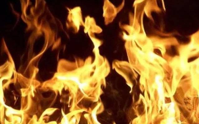 جھونپڑیوں میں آگ لگ گئی، 6 افرد جھلس کر زخمی 