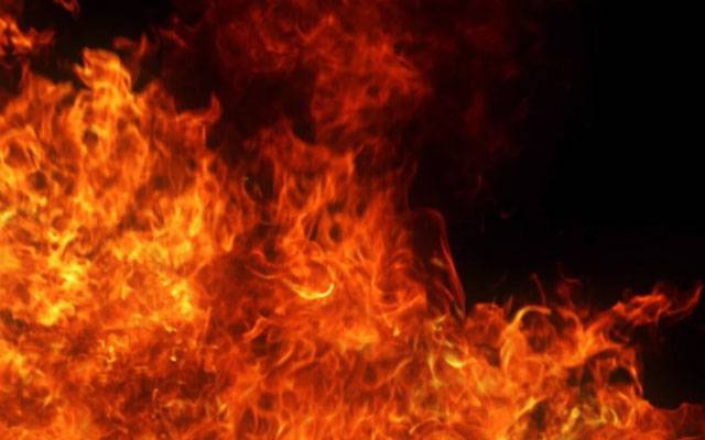 لاہور کی فرنیچر مارکیٹ میں آتشزدگی، کروڑوں کا سامان جل کر خاکستر 