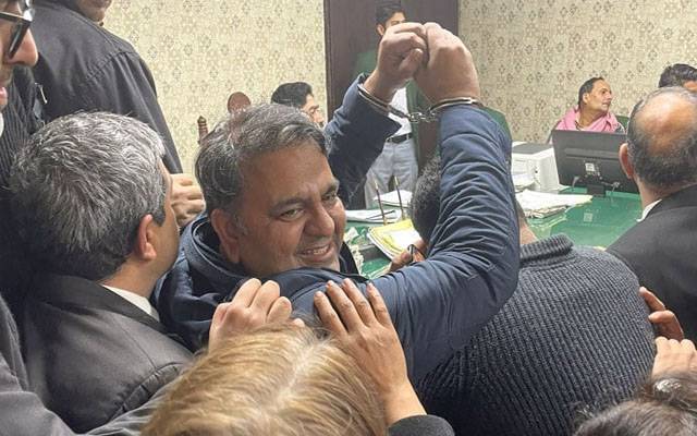 فواد چوہدری کی اسلام آباد منتقلی کیلئے راہداری ریمانڈ منظور، میڈیکل کرانے کا حکم