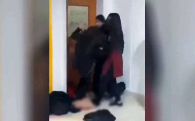 طالبہ پر تشدد کامعاملہ ، لڑکی کا ویڈیوز ہٹانےکیلئے عدالت سے رجوع