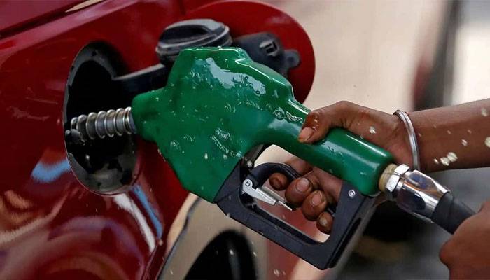  پٹرولیم مصنوعات مہنگی ہونے پر آئل کمپنیوں کابڑااقدام