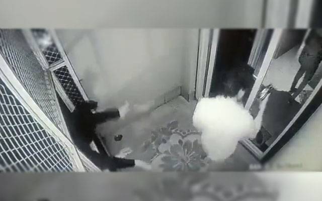 نوجوان لڑکا ہاسٹل کی چھٹی منزل سے گرگیا، ویڈیو نے ہوش اڑا دیے
