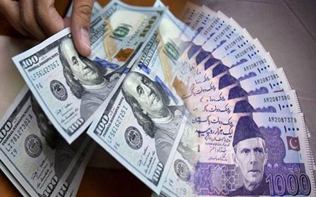 گزشتہ روز کاروبار کے دوران انٹربینک میں ڈالر کی قدر میں اتار چڑھاؤ کا سلسلہ جاری رہا اور کاروبار کے اختتام پر ڈالر 2 روپے 95 پیسے کم ہوکر 273.33 روپے پر بند ہوا۔آج کے روز بھی کاروبار کے آغاز پر ڈالر کی قیمت میں کمی دیکھنے میں آرہی ہے اور ڈالر 33 پیسے سستا ہوا ہے۔