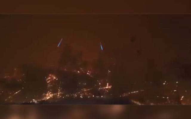  سڑک پر لائٹنگ ہے یا آگ؟ دل دہلا دینے والی ویڈیو 
