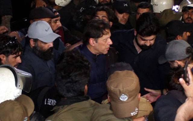 عمران خان کی عدالت پیشی کے دوران اہلکار پر تشدد کا مقدمہ درج 