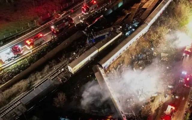 خوفناک حادثہ، ٹرینیں آپس میں ٹکرا گئیں، 26 افراد ہلاک 