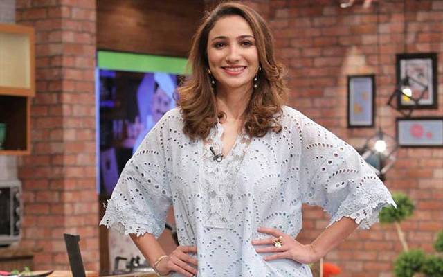 انوشے اشرف کو سستے رکشے میں سفر کرنا مہنگا پڑگیا
