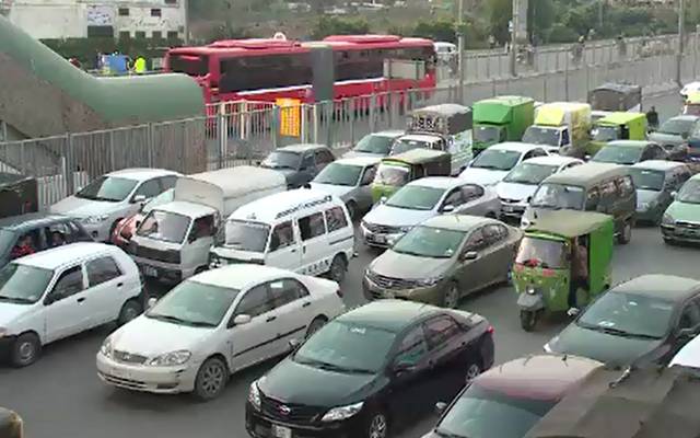  گاڑیوں کی لمبی قطاریں لگ گئیں ، شہریوں کو شدید مشکلات کا سامنا
