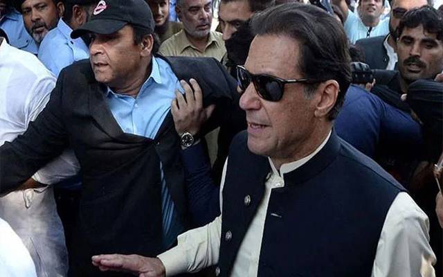 خاتون جج کو دھمکی کا کیس: عمران خان کے ناقابل ضمانت وارنٹ گرفتاری جاری