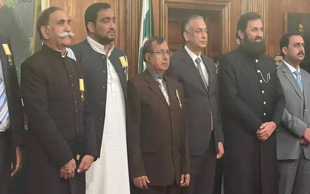 گورنر ہاؤس پنجاب میں تقریب، 40 شخصیات کو سول ایوارڈز دیے گئے