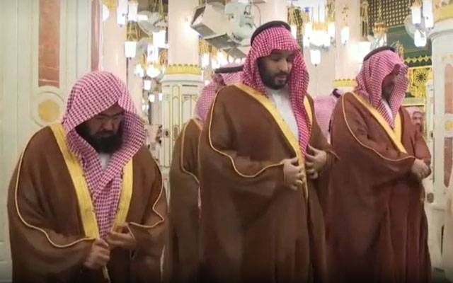 سعودی ولی عہد کی روضہ رسولؐ پر حاضری، امت مسلمہ کی ترقی و خوشحالی کیلئے دُعا کی