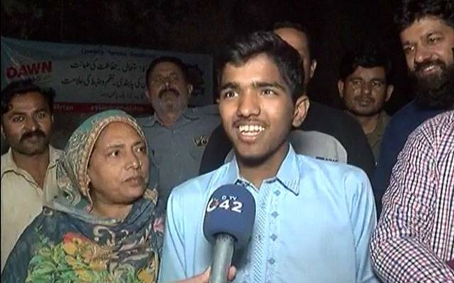 وزیراعلیٰ پنجاب نے 8 سال قبل لاپتہ ہونے والے لڑکےکو لواحقین سے ملوا دیا